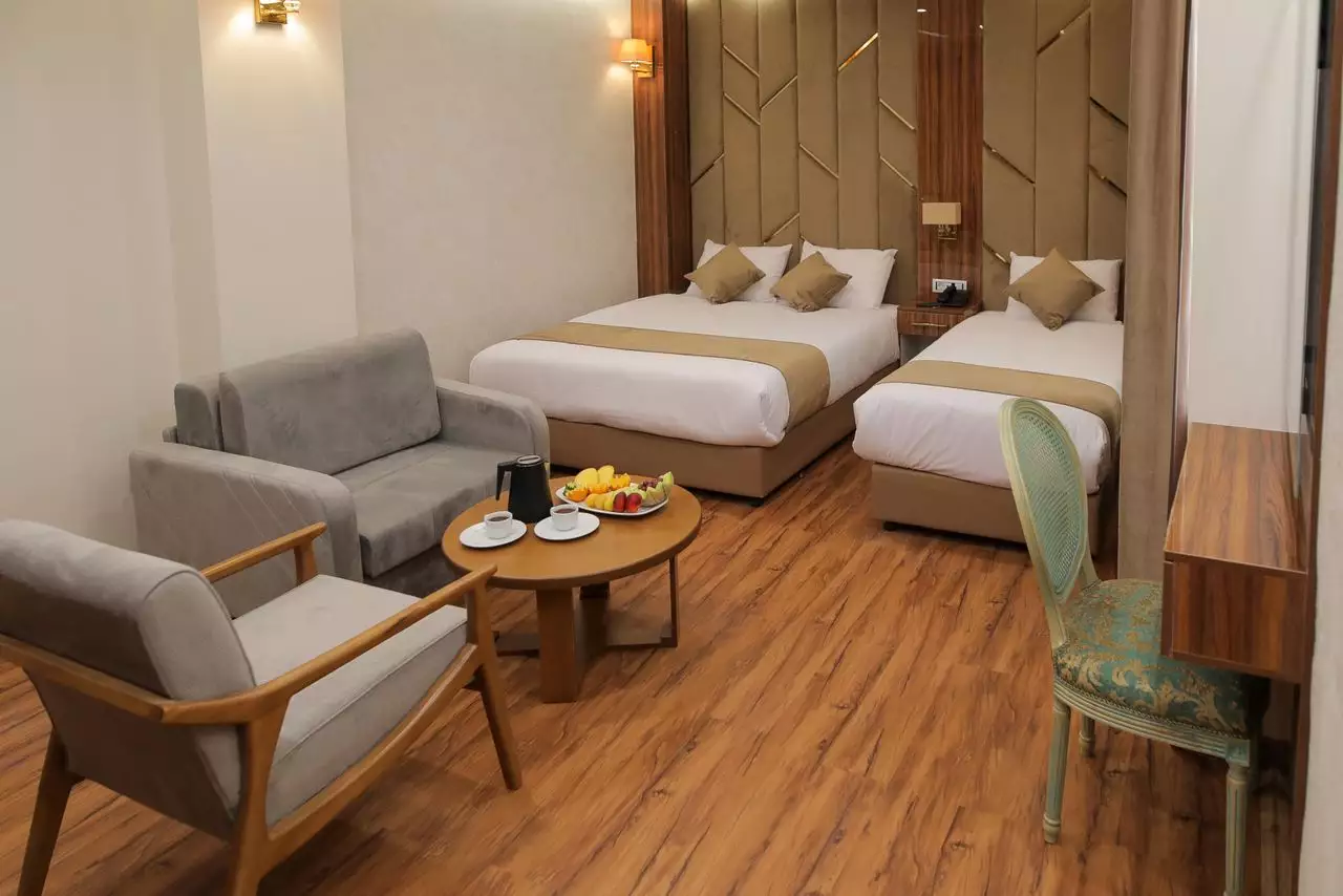 Alibaba https://cdn.alibaba.ir/ostorage/hotel-accommodation-images/689794dca1e6f83605b7dcf7_رویال 3.webp